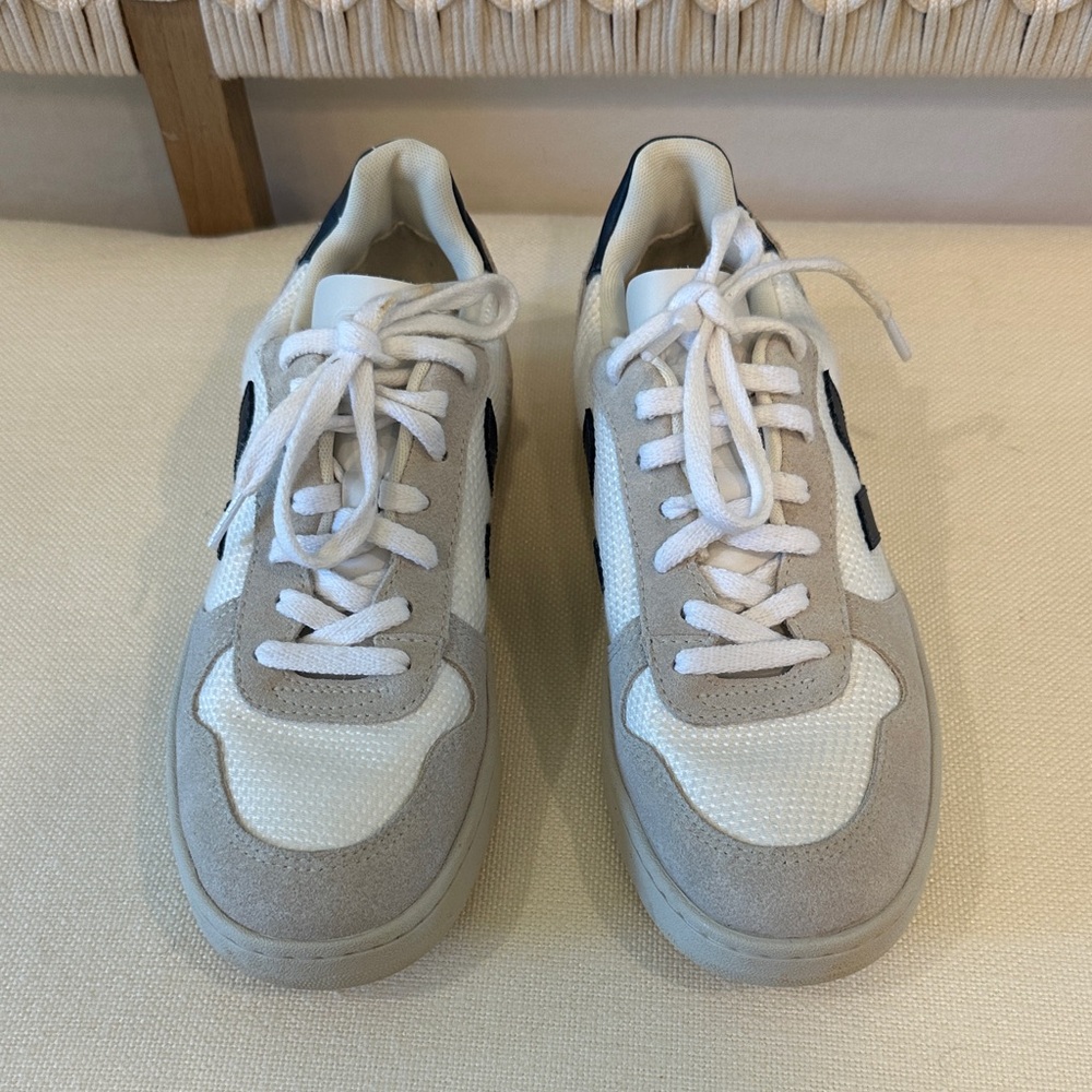 VEJA White and Navy Sneakers size (36) 7